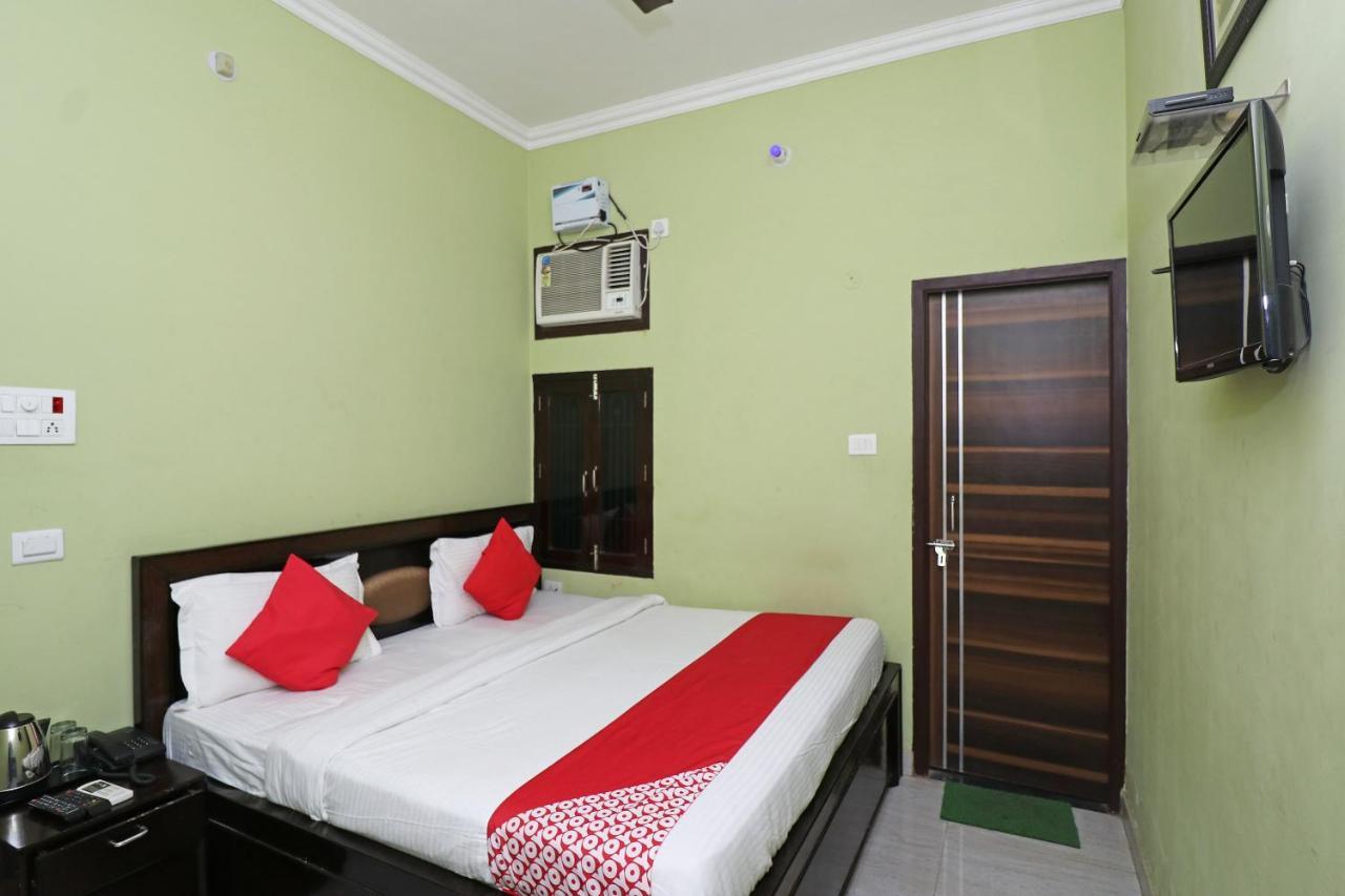Capital O 11480 Hotel Blue Star Варанаси Экстерьер фото